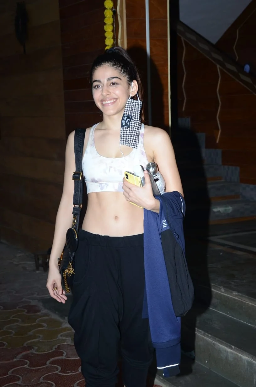 In Pics: Janhvi Kapoor, Ali Fazal, Richa Chaddha, Alaya F and other Bollywood celebs spotted in Mumbai