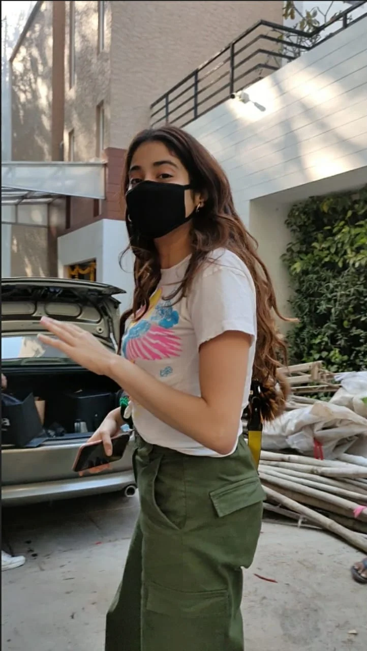 In Pics: Janhvi Kapoor, Ali Fazal, Richa Chaddha, Alaya F and other Bollywood celebs spotted in Mumbai