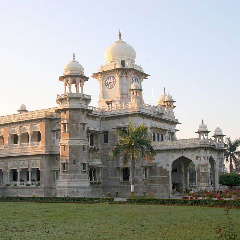 Indore: High Court asks Daly College administration to file details of staff salary