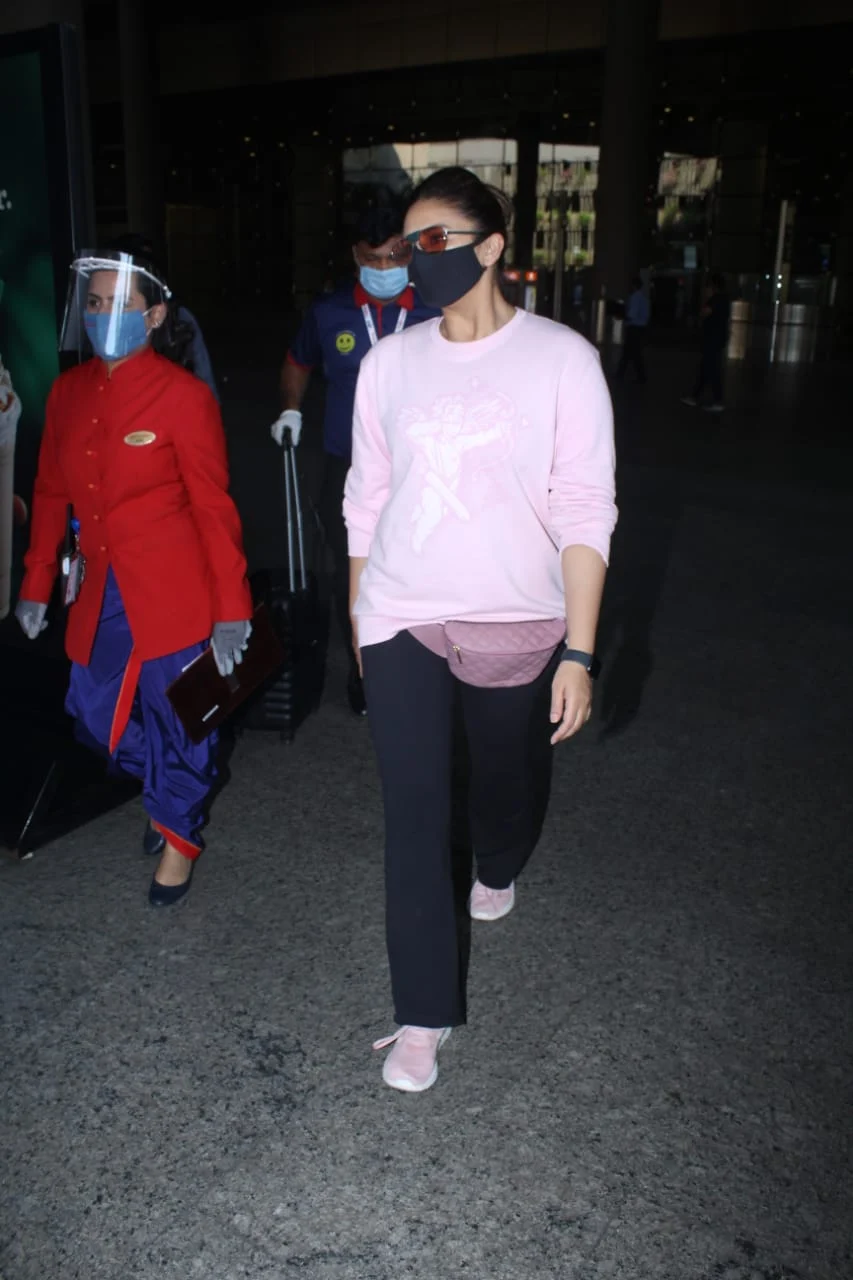 Huma Qureshi at the airport