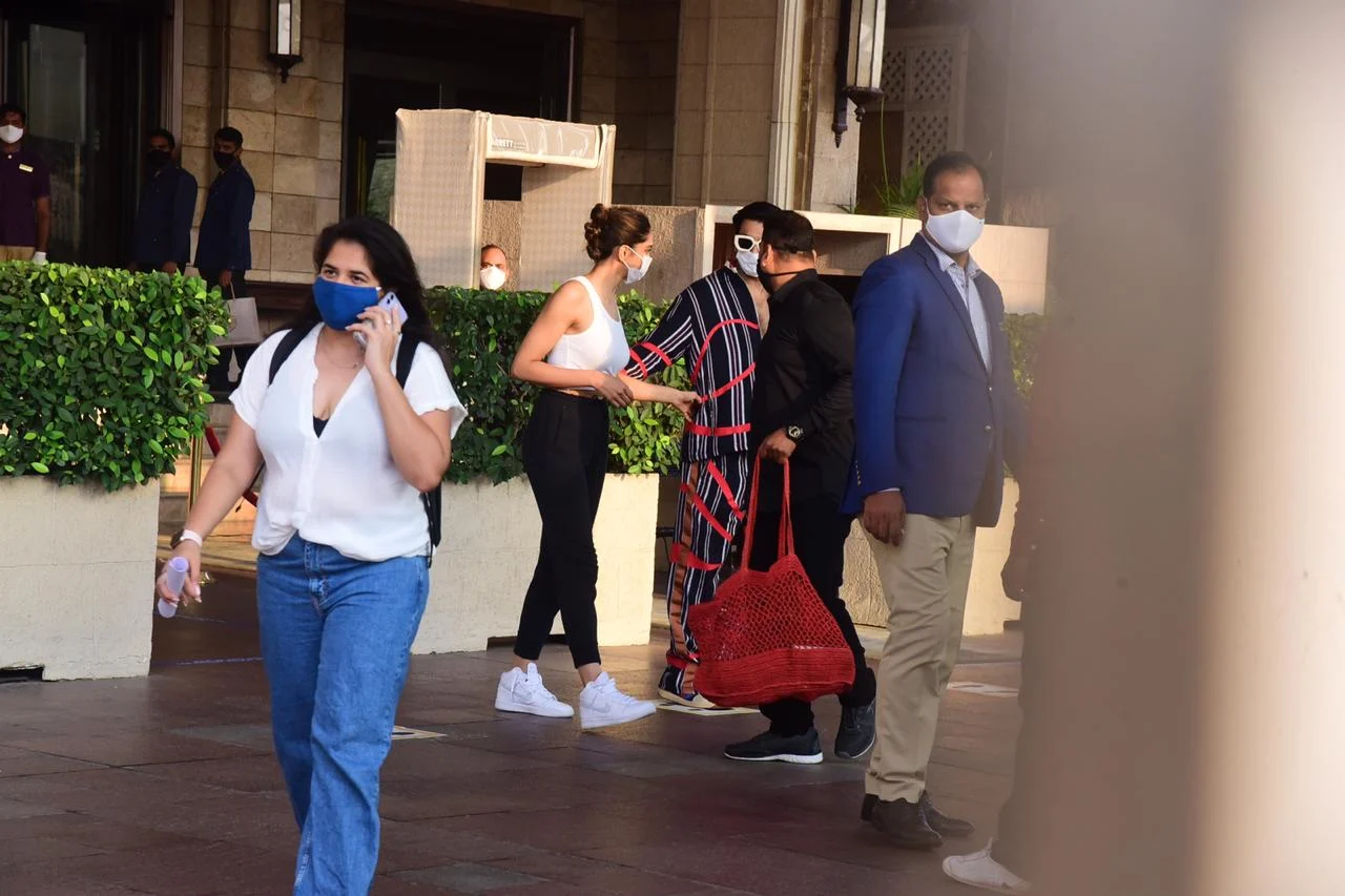 Watch: Doting husband Ranveer Singh sees off Deepika Padukone as she leaves for Alibaug with Sidhant Chaturvedi
