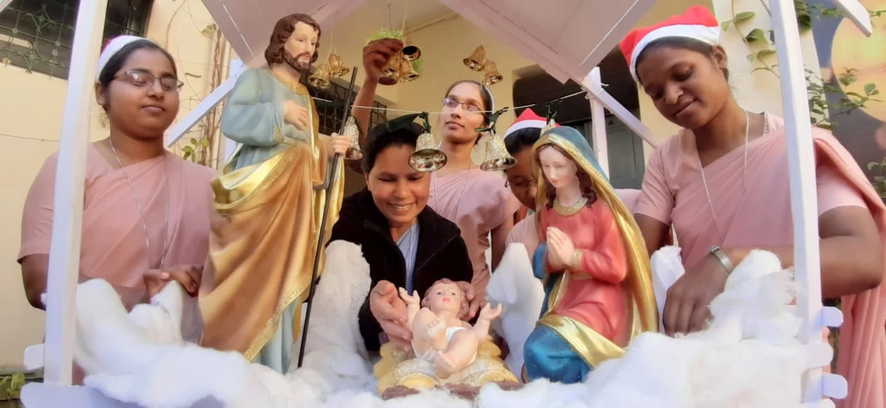 No midnight mass at churches amid pandemic, Indore families take Christmas celebrations home