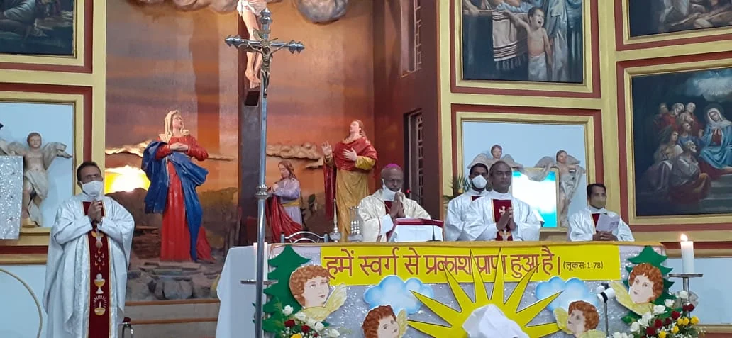 No midnight mass at churches amid pandemic, Indore families take Christmas celebrations home