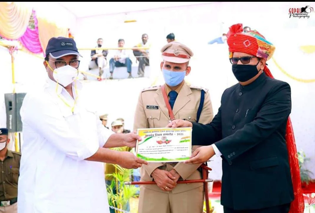 Macrovision Academy director Anand Chowksey felicitated by district collector Praveen Singh during Republic Day celebration at Nehru Stadium in Burhanpur on Tuesday