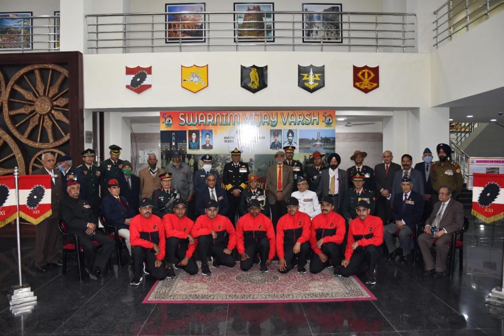 War veterans with victory flame