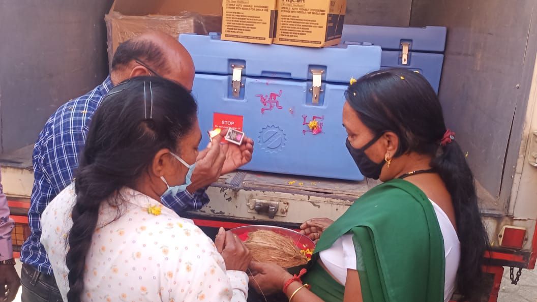 File Photo/ Neelima Dongre, a nurse who lost her 24-year-old son Rishabh due to corona performed arti of box containing a total of 440 vaccine in Kukshi village of Dhar district on Sunday, a day head vaccination to begin in Kukshi tehsil