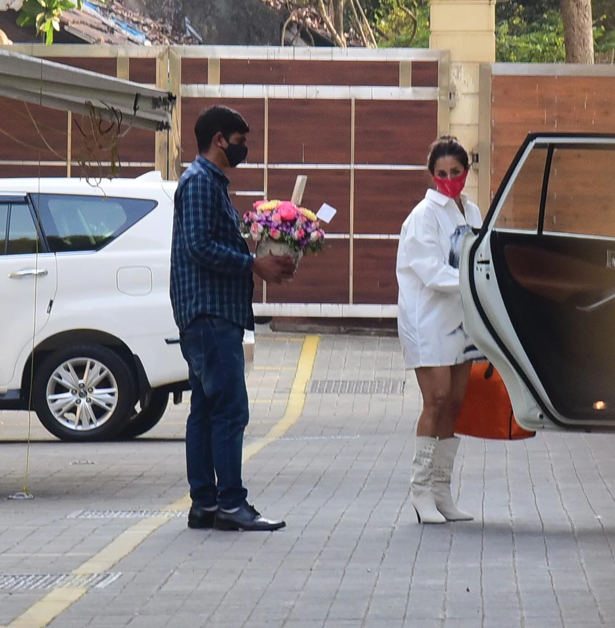 In Pics: Kareena Kapoor Khan once again stuns in a kaftan dress as she arrives for BFF Amrita Arora's birthday bash