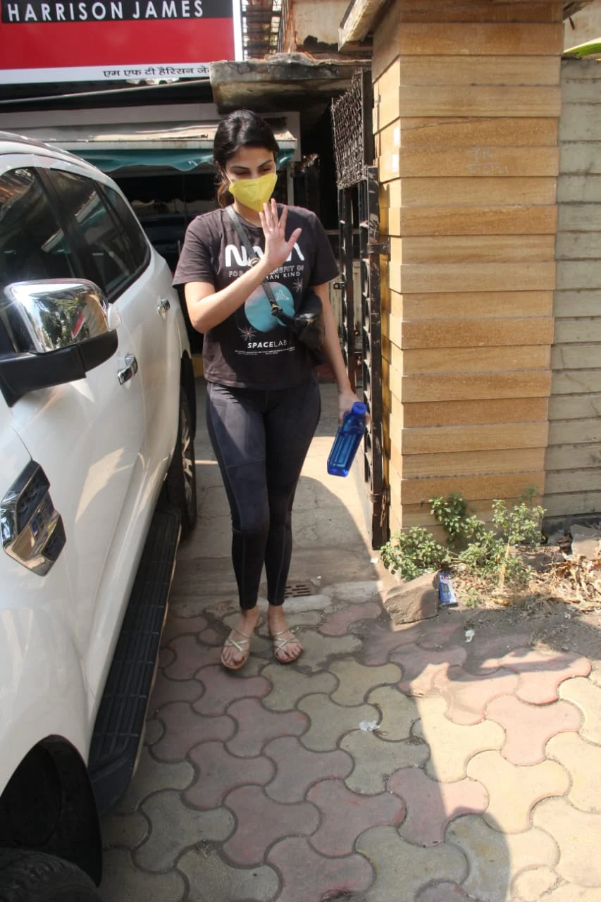 In Pics: Rhea Chakraborty honours Sushant's memory by wearing a NASA t-shirt - here's what it reads