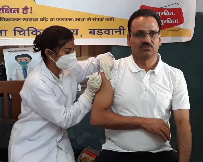 Madhya Pradesh: Second phase of vaccination kicks off, collector, SP get the jab