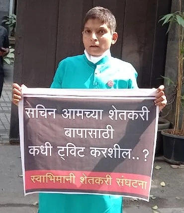 Swabhimani Shetkari Saghtana worker Ranjeet Bagal protest outside Sachin Tendulkar's house in Bandra.