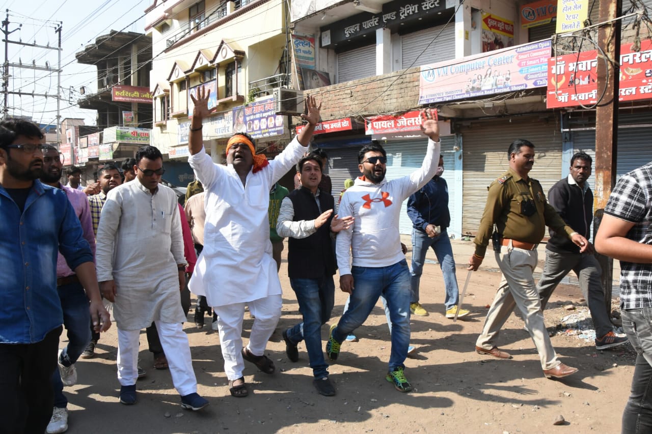 Congressmen forced people to keep their shops closed in Bhopal on Saturday