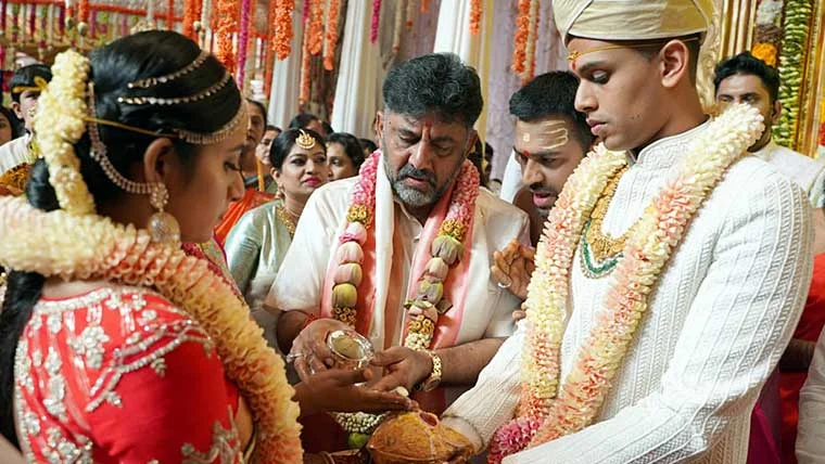 Aishwarya and Amartya Hegde get clicked during the marriage ceremony