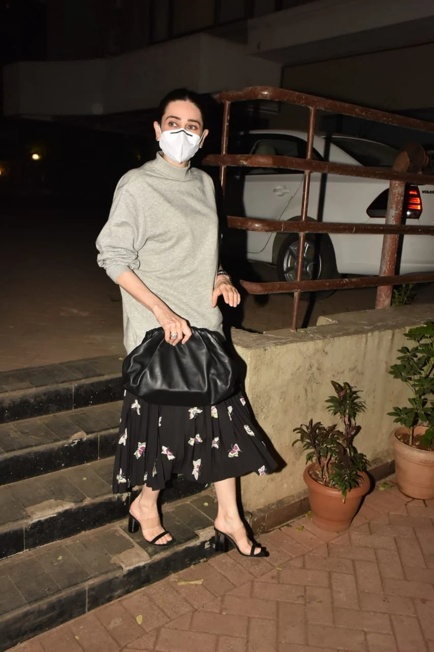 In Pics: Malaika Arora, Arjun Kapoor and Soha Ali Khan arrive at Kareena, Saif's residence to meet their newborn