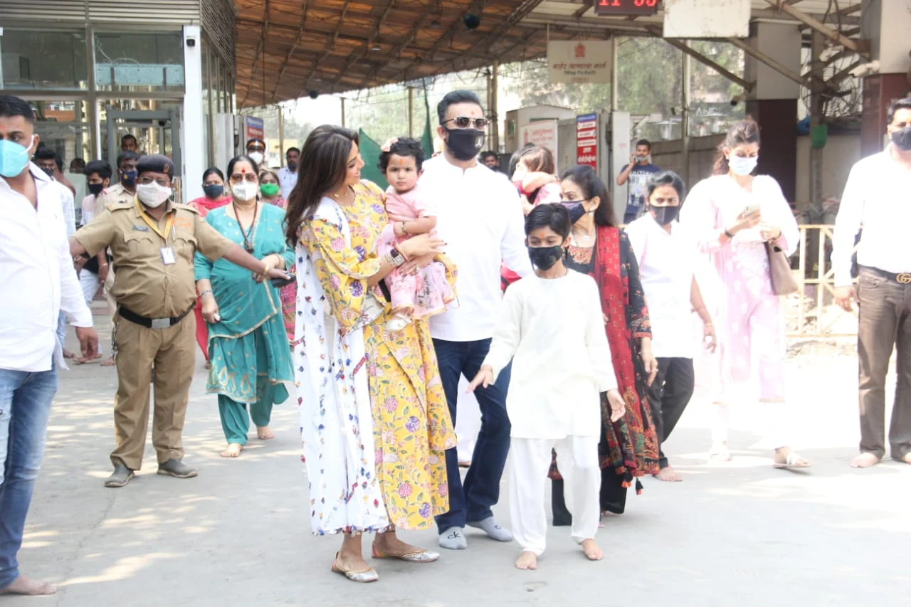 In Pics: Shilpa Shetty's daughter Samisha turns 1, actor visits Mumbai's Siddhivinayak Temple with family