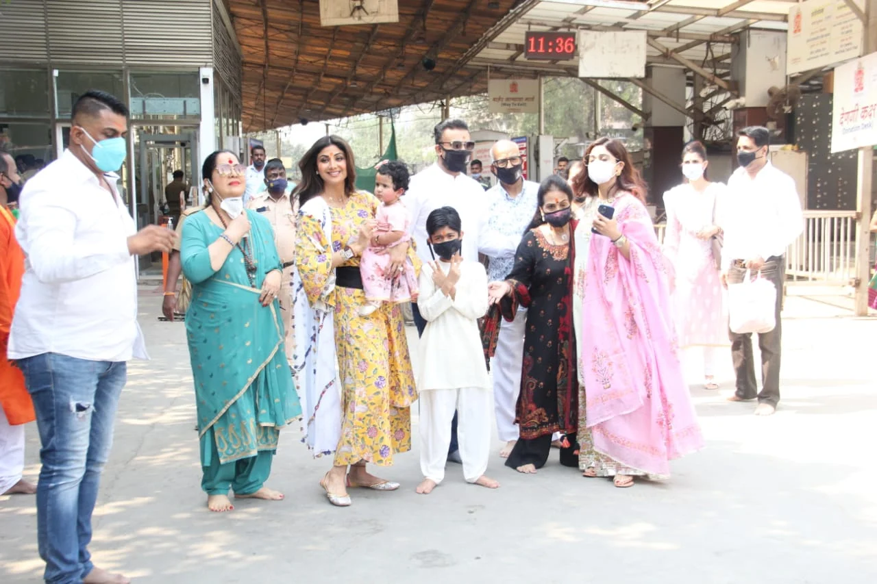 In Pics: Shilpa Shetty's daughter Samisha turns 1, actor visits Mumbai's Siddhivinayak Temple with family
