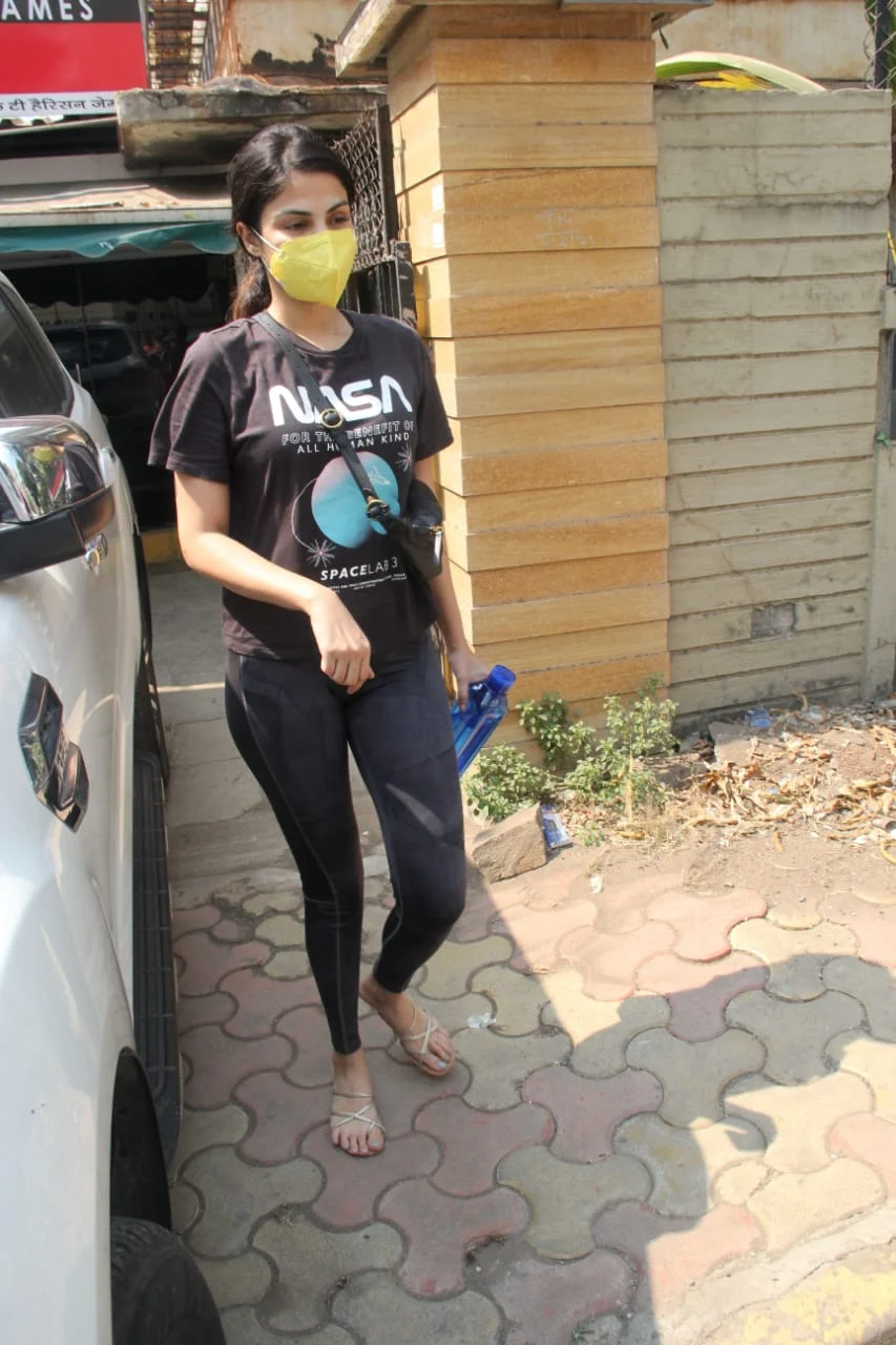 In Pics: Rhea Chakraborty honours Sushant's memory by wearing a NASA t-shirt - here's what it reads