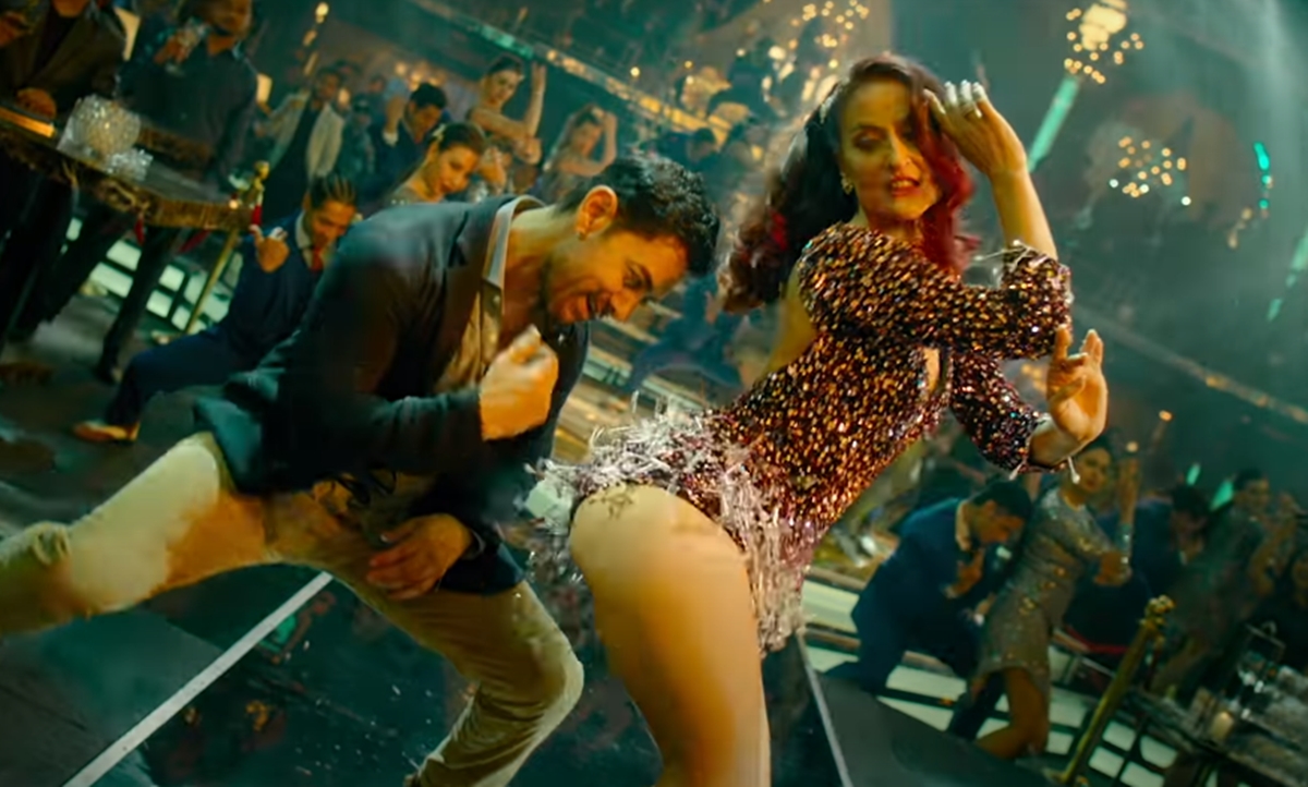 When was the last time you saw Aamir Khan dancing like this? Watch video