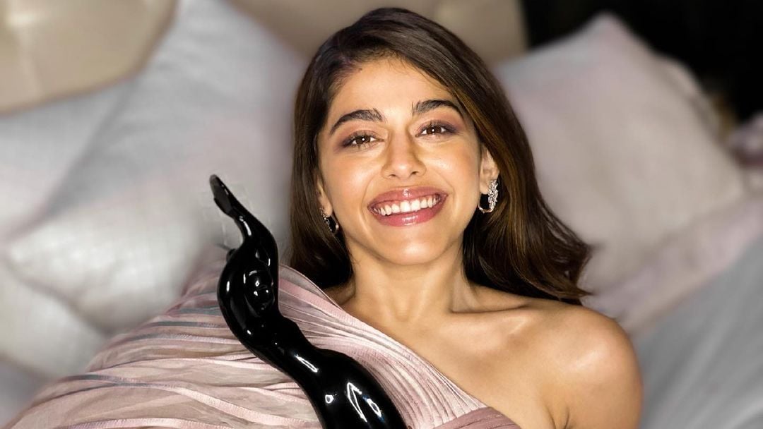 'How much did she pay?': Alaya F trolled for winning best debut award at Filmfare 2021