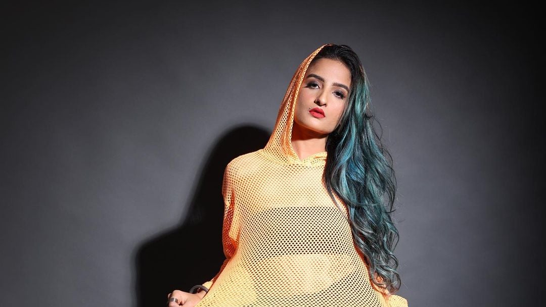 'Nadiyon paar' singer Rashmeet Kaur tests positive for COVID-19