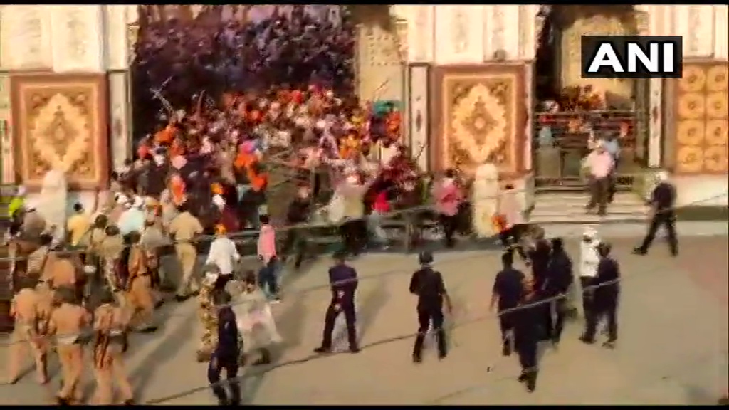 Maharashtra: 4 cops injured after Sikhs wielding swords attack them in Nanded 