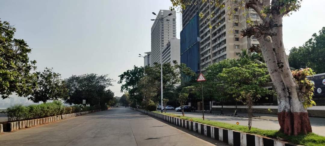 Closed shops and empty streets - With COVID-19 weekend lockdown underway, Mumbai bears a deserted look