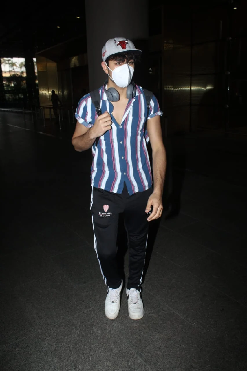 In Pics: Sara Ali Khan, Ibrahim and Amrita Singh spotted at Mumbai airport