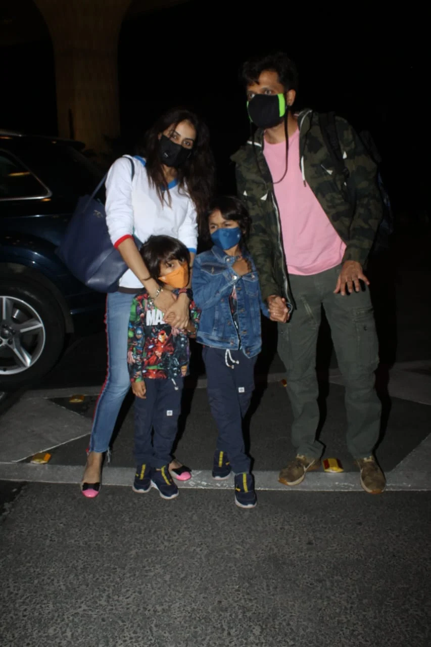 Riteish and Genelia with kids