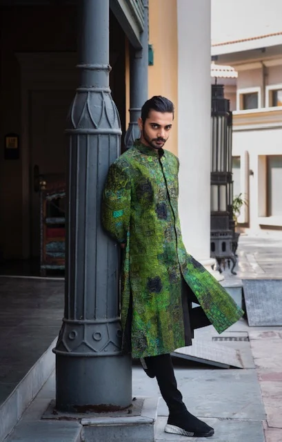 An achkan can make for
an ideal wedding outfit