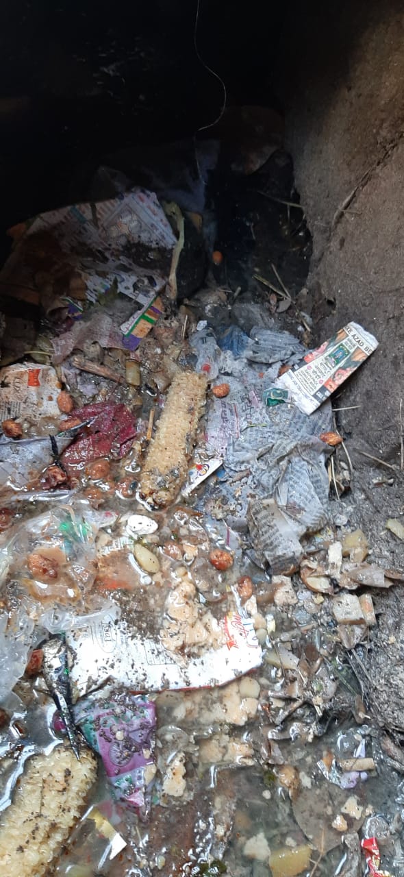Garbage strewn in Alot