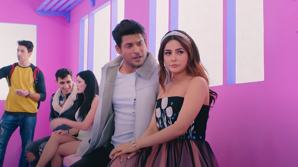 Neha Kakkar's 'Shona Shona' in trouble after plea in Delhi HC to review 'vulgar' non-film songs, music videos