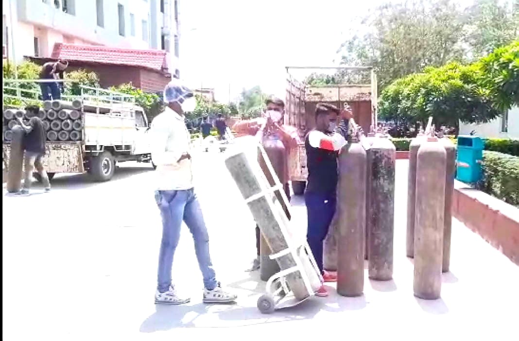 Oxygen being supplied to a hospital in Bhopal on Tuesday.