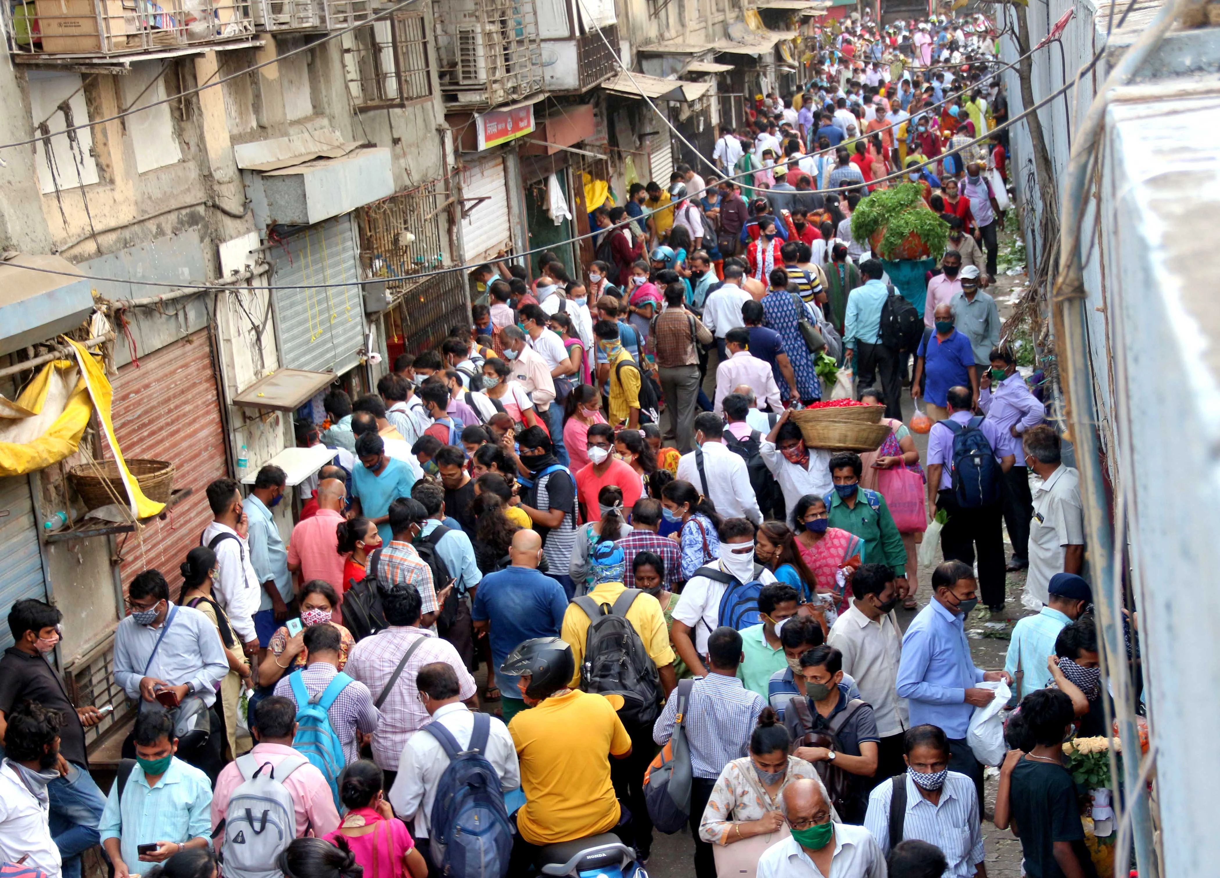 Gudi Padwa 2021: Even as COVID-19 cases soar, crowd gathers at Mumbai's Dadar flower market; see pics