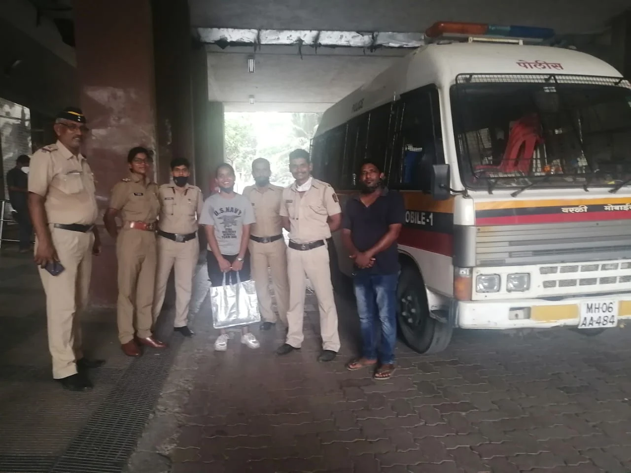 Woman safely delivers baby girl inside Mumbai police van