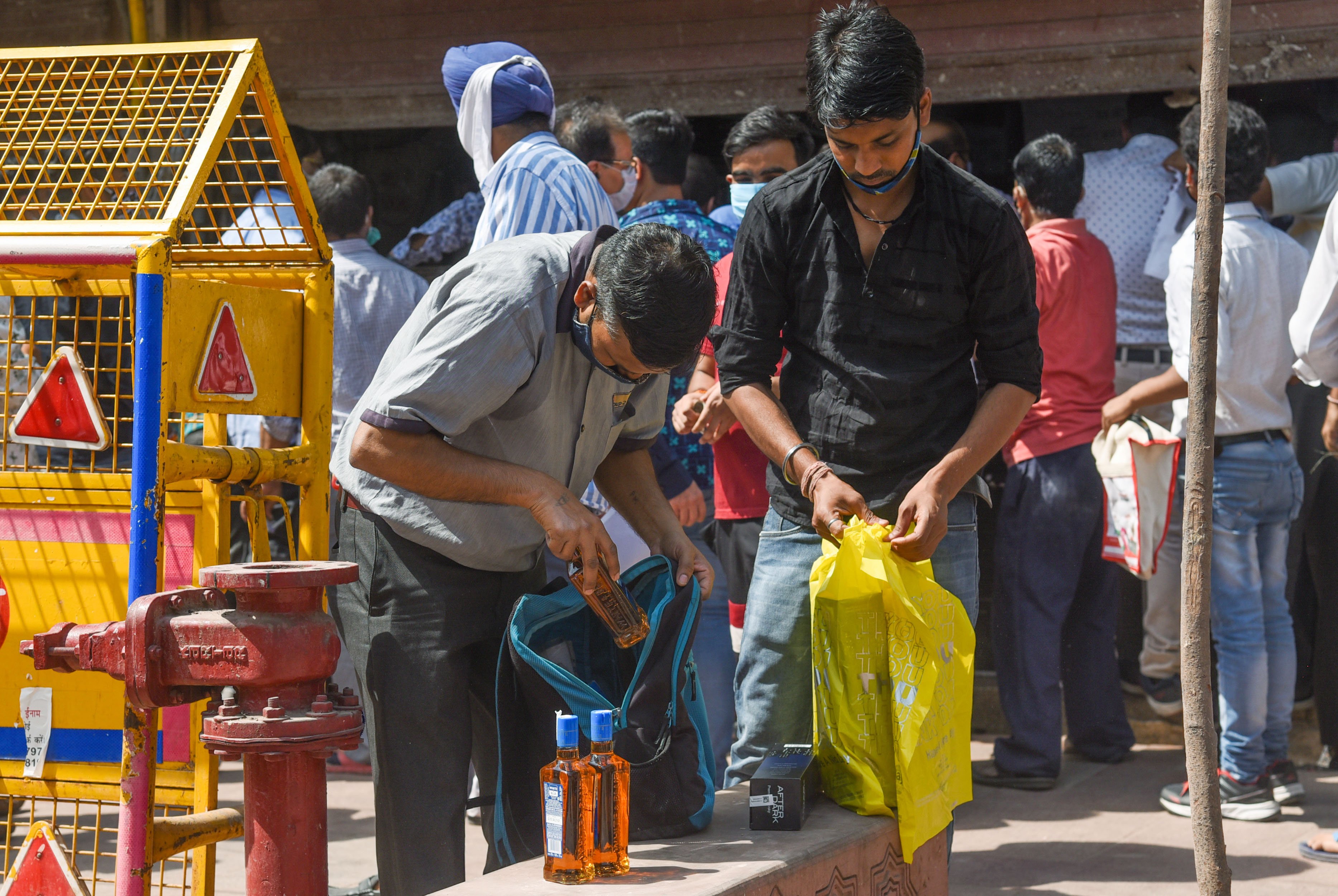 Delhi imposes 6-day lockdown as COVID-19 cases rise