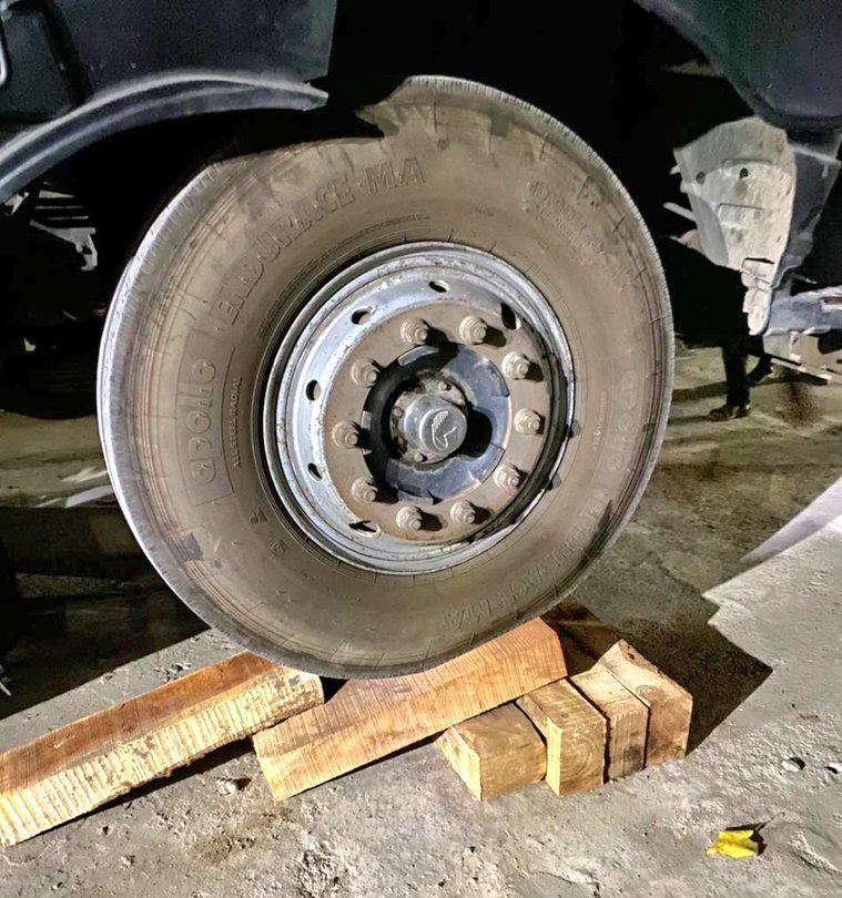 Bhopal: Street smart drivers impress chief minister, Khandwa collector with their trick to deliver extra oxygen 