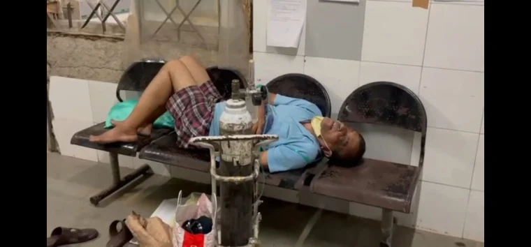 Shocking! Suspected COVID-19 patients treated on benches at Kalyan civic hospital