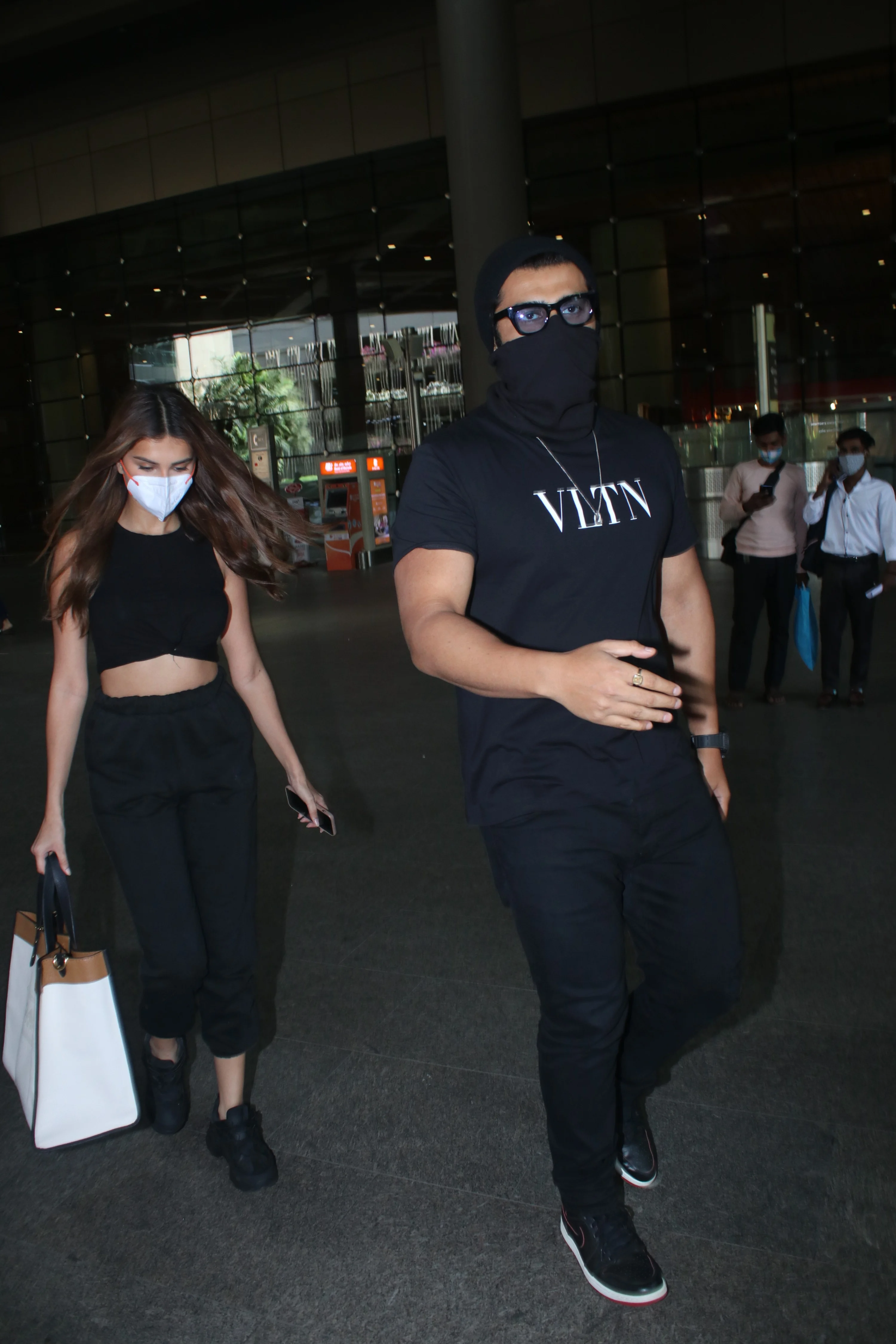 'This isn’t essential': Netizens lash out at paparazzi for 'running after' Bollywood celebs amid COVID-19 crisis