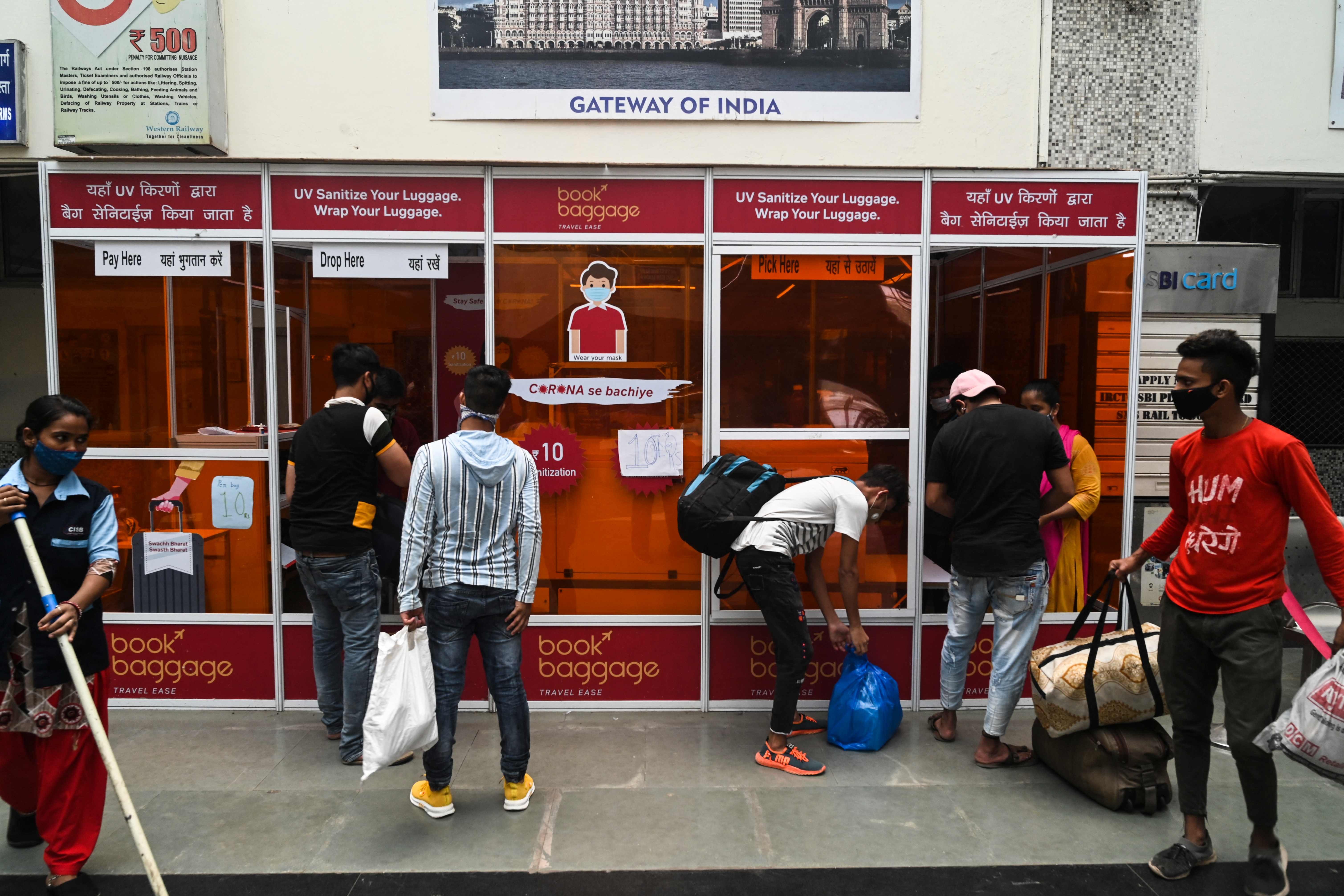 Mumbai: Bombay High Court slams state for vaccinating some politicians at their home 