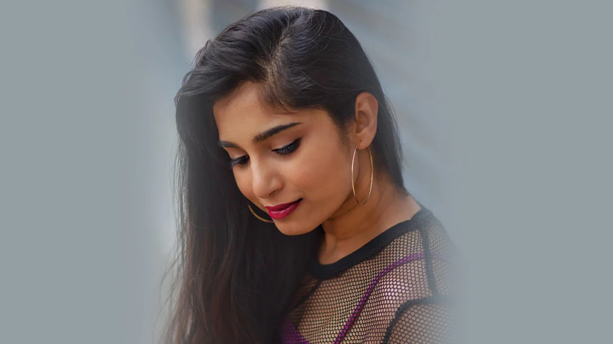 Pallavi Raju creates sensation with her de-glam act in latest bhavageethe