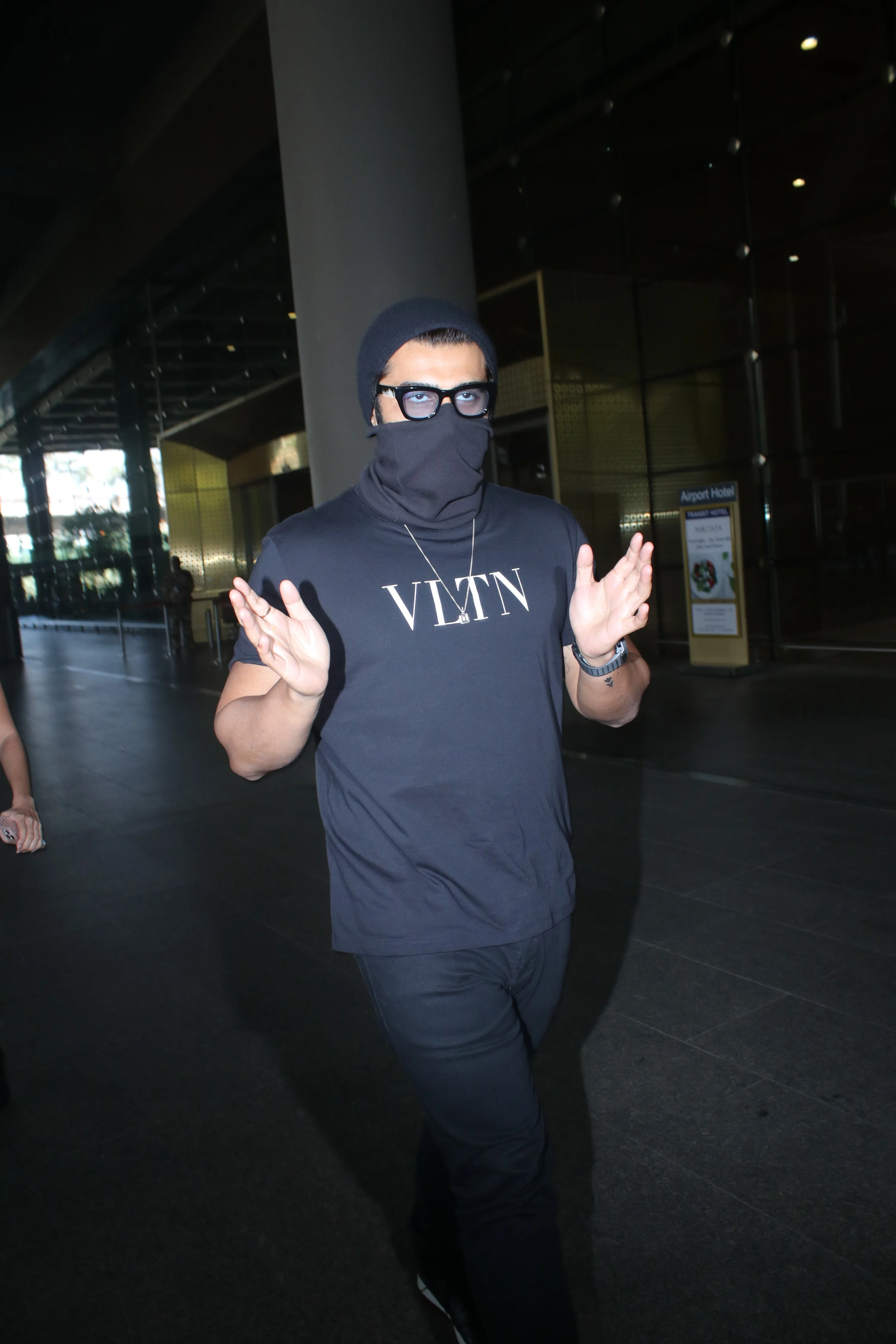 'This isn’t essential': Netizens lash out at paparazzi for 'running after' Bollywood celebs amid COVID-19 crisis