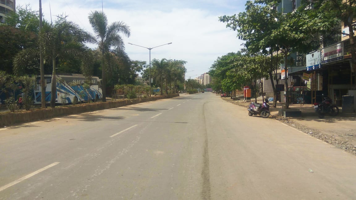 Streets in Bhayandar wear deserted look during the lockdown in Maharashtra on 23 April 2021.