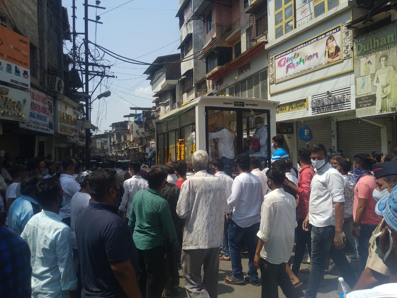 Ulhansagar: COVID-19 norms flouted at former NCP MLA Jyoti Kalani's funeral; pictures here