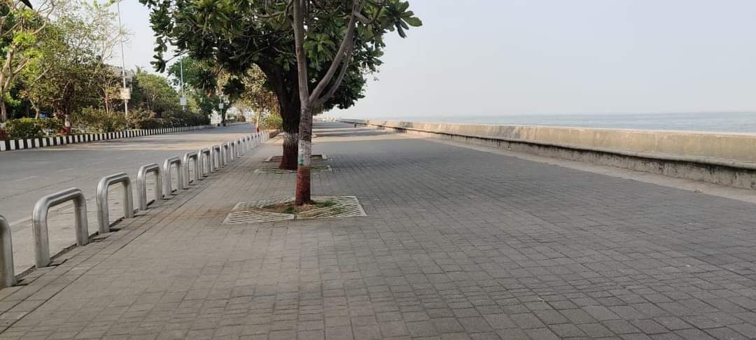 Closed shops and empty streets - With COVID-19 weekend lockdown underway, Mumbai bears a deserted look