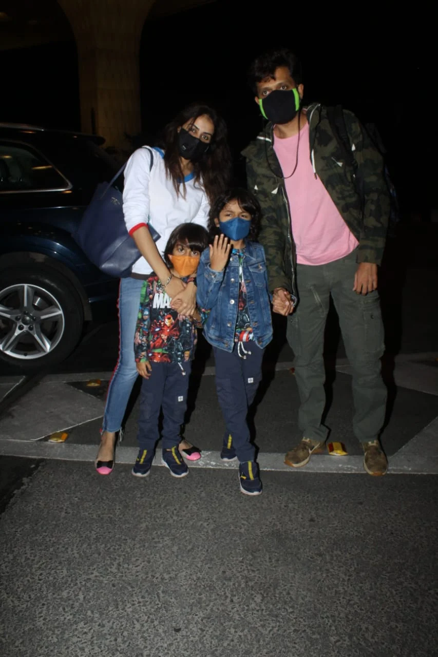 From Janhvi Kapoor to Riteish-Genelia Deshmukh, B-town celebs leave Mumbai amid lockdown