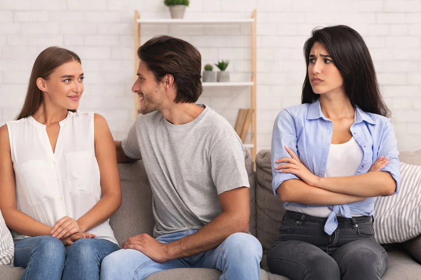 Have a flirty boyfriend? Here's how you should deal with him