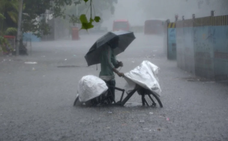 In Pics: Waterlogging in Mumbai as city witnesses unprecedented heavy rains due to Cyclone Tauktae