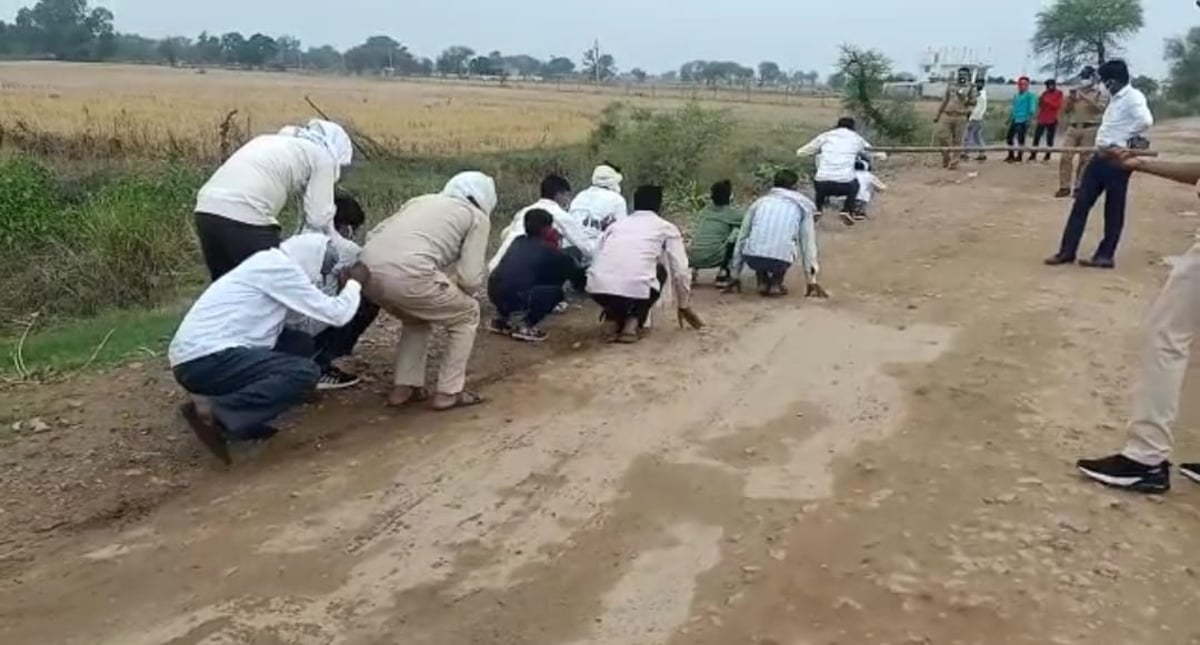 Bhind: Baarits made to do 'Frog Jump' for violating corona curfew
