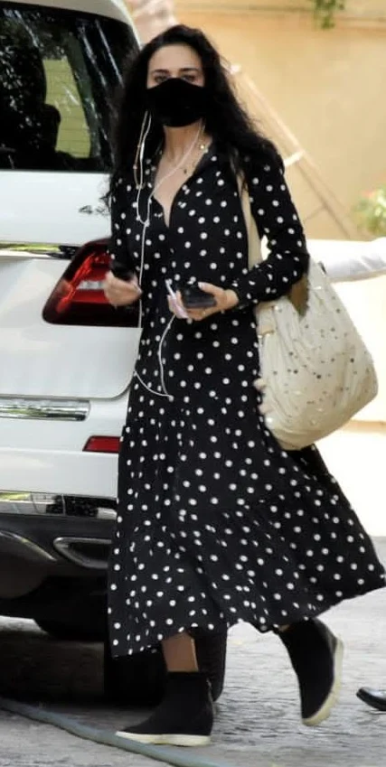 Go black and white celeb style: Ranveer Singh, Preity Zinta, Kanika Kapoor and other celebs give monochrome goals