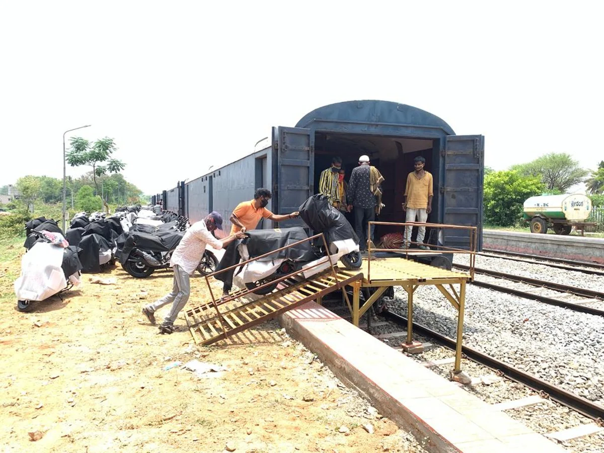 South Western Railway loads NMG rake