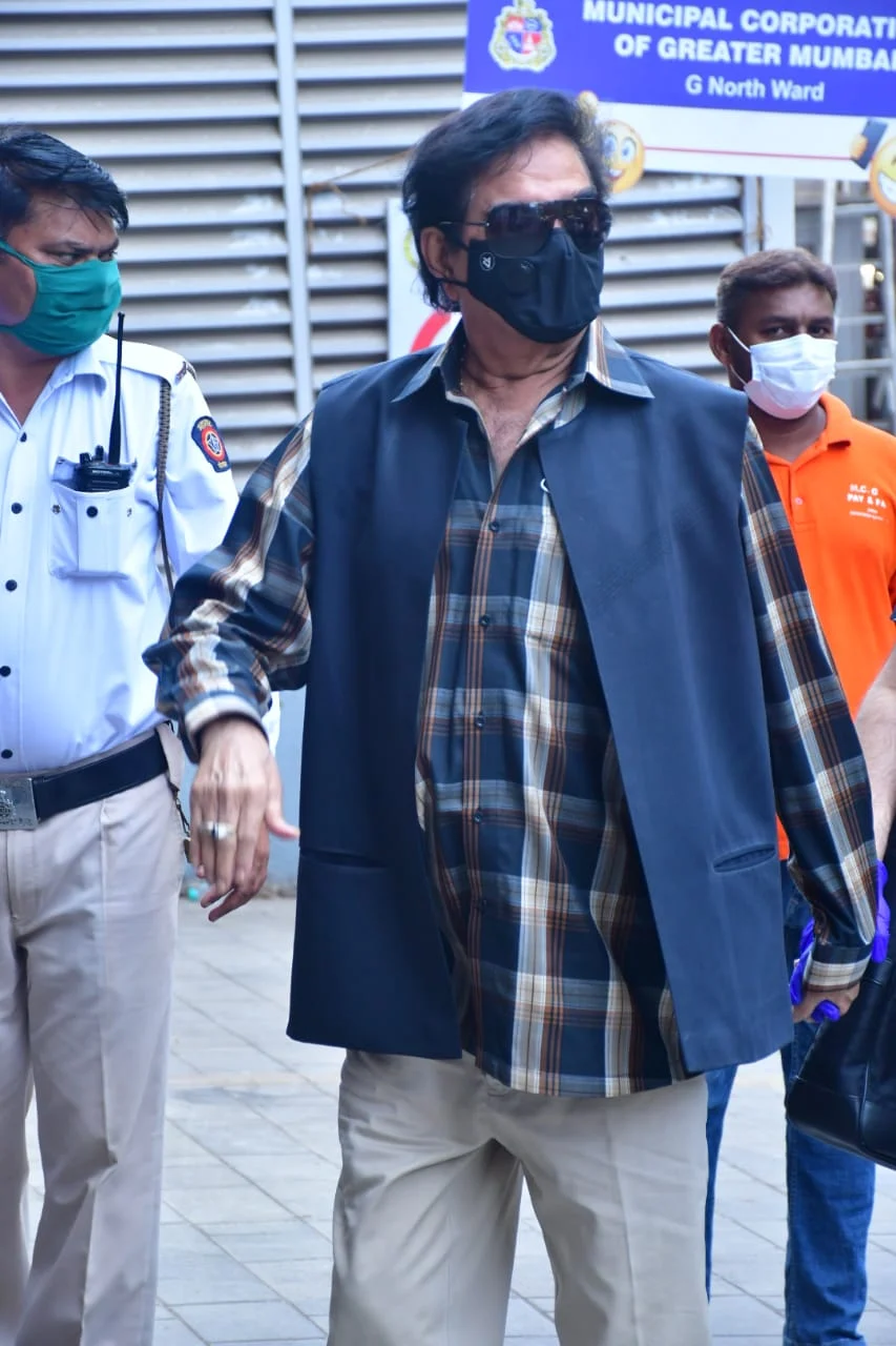 Shatrughan Sinha outside vaccination centre